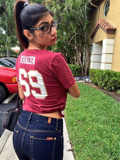 mia khalifa wallpaper|[100+] Mia Khalifa Wallpapers 